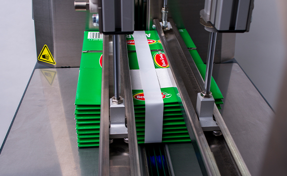 Strapping carton by banding