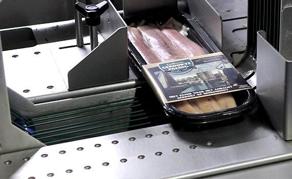 Packaging seafood by banding