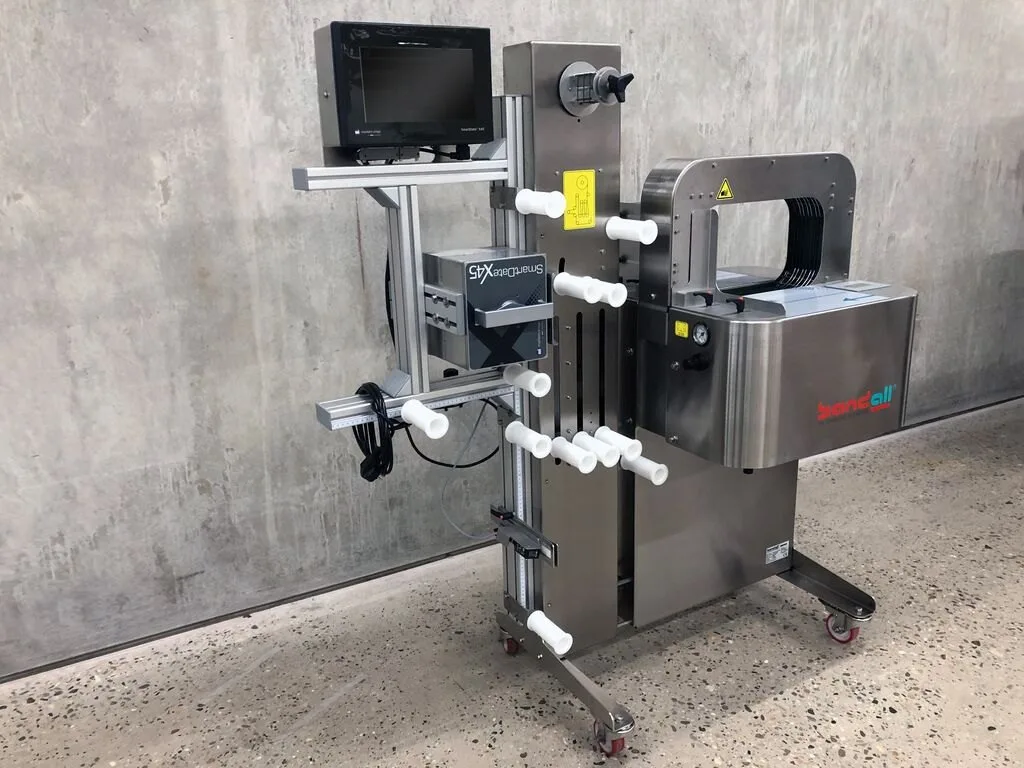 Banding machine with an integrated printer for variable data