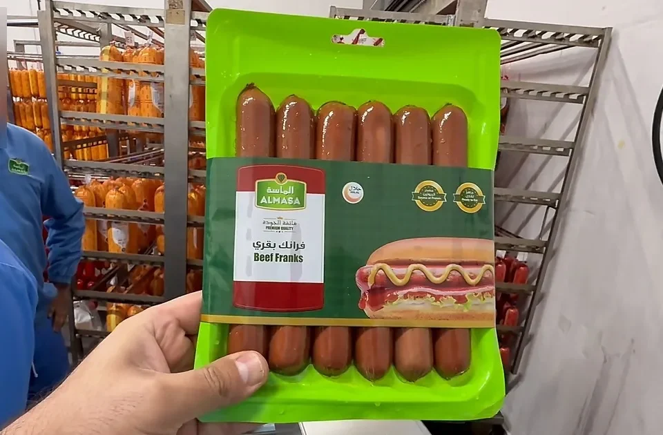 Skin packaging banding — printed film band on a beef frank skin pack